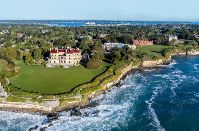 Newport Coastline DavidGleeson DiscoverNewport.jpg 1